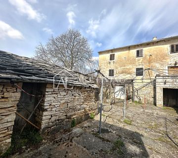 Istra, Grožnjan, okolica - autohtona istarska kamena kuća sa 60 000 m2 zemljišta - cover