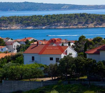 INTERESANTNA APARTMANSKA KUĆA  POGODNA  ZA OBITAVANJE I TURIZAM - cover