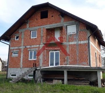 Gospić, 388m2 GBP, 4 etaže na parceli od 10.117m2 - cover