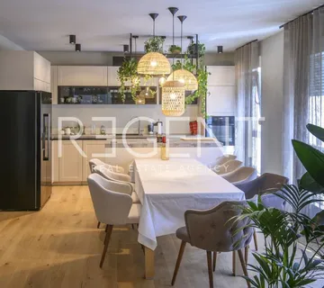 Split, Strožanac - Dvoetažni penthouse s lođom i terasom - cover