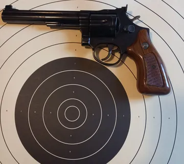 Revolver TAURUS - cover