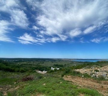 Atraktivno građevinsko zemljište sa pogledom na more, Ražanac, 752 m2  - cover