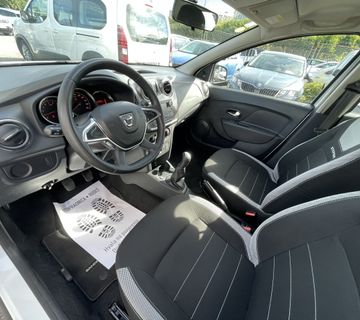 Dacia Sandero 1,0 TCe 100 ECO-G Essential - cover