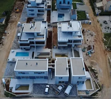 Moderna kuća u nizu, Vabriga - cover