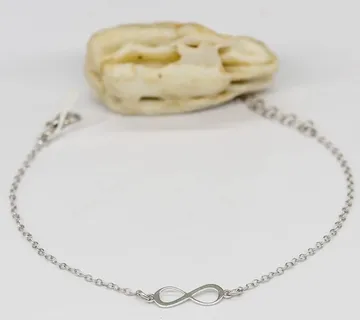 Srebrna narukvica Infinity - cover