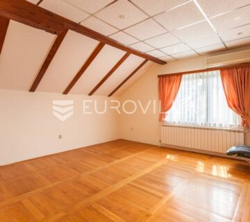 Zagreb Mikulići samostojeća kuća 300m2 na parceli 520m2 - cover