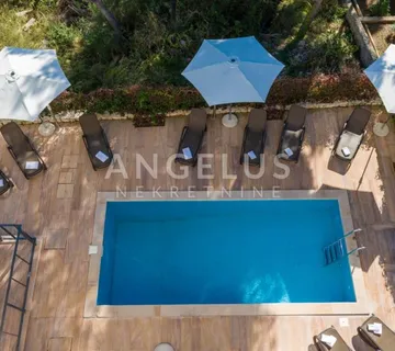 Brač, Milna - troetažni apartman, bazen i parking - cover