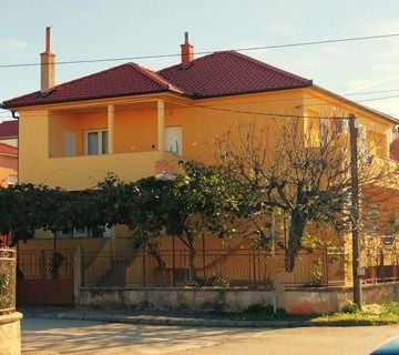 Zadar-PETRIĆI, samostojeća katnica sa 3stana+garaža - cover
