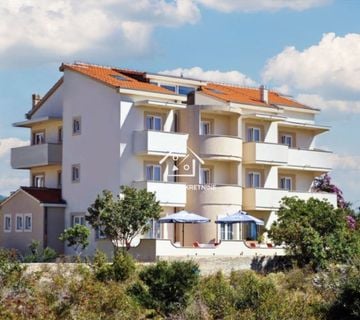 Novalja, Hotel s 12 soba, 2 apartmana i 3-sobnim stanom - cover