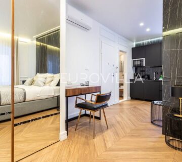 Split, Grad, dva luksuzna studio apartmana u Dikolecijanovoj Palači - cover