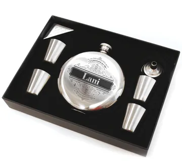 Personalizirana pljoska u kompletu povodom rođendana - cover