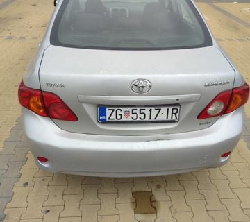 Toyota Corolla 20d 2009 godina - cover