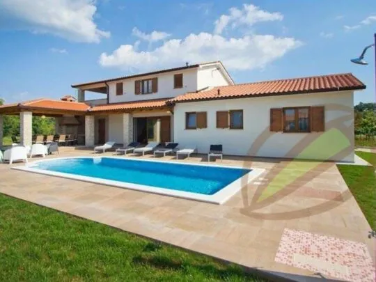 Labin, prekrasna vila s bazenom - cover