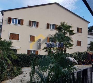 PRILIKA!Apartmanska kuća 50m od mora, Rovinj - cover