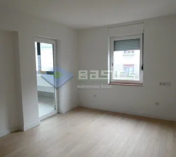 PETROVA -4soban, 130 m2, 1.kat, p.m. - Zagreb