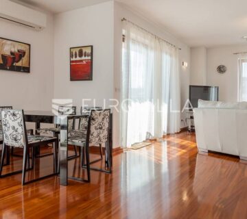 Remete trosoban penthouse u vili, teniski teren - cover