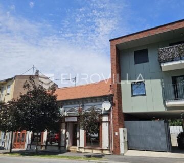 Đakovo, Centar, poslovna zgrada restoran s pogledom na katedralu - cover