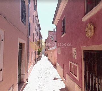 Rovinj - Centar/Ulica Sv.Križa - stan 32 m2/1S - prodaja - cover