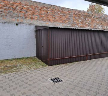 Metalnu garažu sa još jednim parkirnim mjestom  - cover