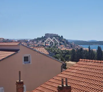Prekrasan trosoban stan, garažno mjesto - novogradnja - cover