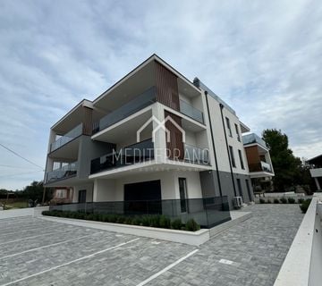 Apartman, drugi red do mora - cover