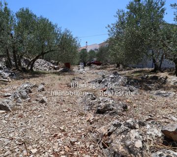 Vodice, građevinsko zemljište, 650 m do mora - cover