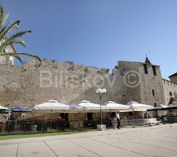 Prodaja, Trogir, palača, hotel, investicija, prvi red do mora - cover