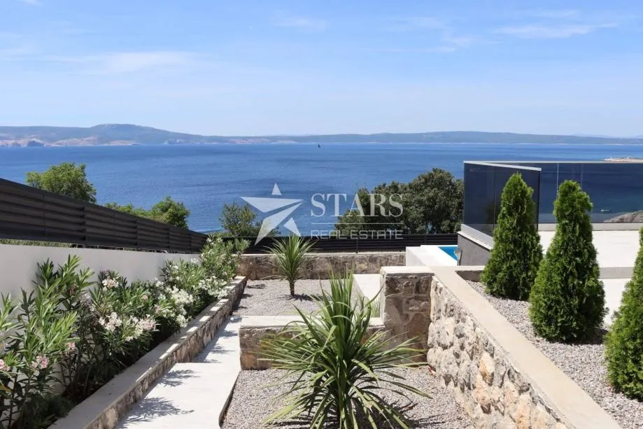 Novi Vinodolski, moderna vila prvi red do mora (prodaja) - cover