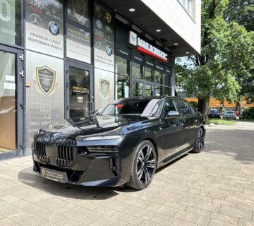 BMW 750e *M SPORT PRO*XD*SVJ.PANO*TV*PDV*GARANCIJA*CRYSTAL*B&W* - cover