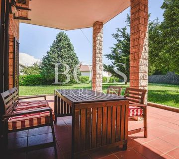 Trsat, samostojeća kuća 300m2, 1300m2 okućnice, 715.000 eur/kn - cover