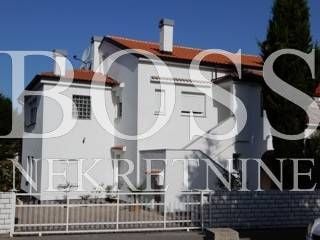 Malinska, samostojeća kuća 300m2, 575.000 eur/kn - cover