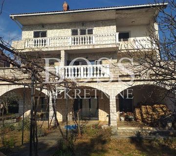 Pehlin, samostojeća kuća 412m2, 1200m2 okućnice, 720.000 eur/kn - cover