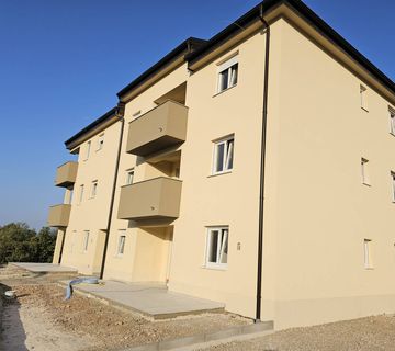 Marinići, dvoetažni stan 104m2, 235.000€ - cover