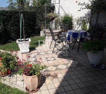 Krasica, dvojna kuća 250m2, 800m2 okućnice, 225.000 eur/kn - cover