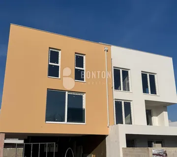 Zaton-Trosobni Stan-Novogradnja Dvoetažni - Zaton, Nin
