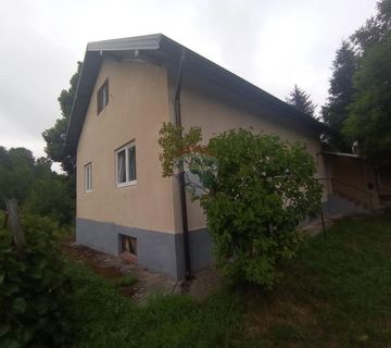 Brinje, kuća 180 m2 sa okućnicom - cover