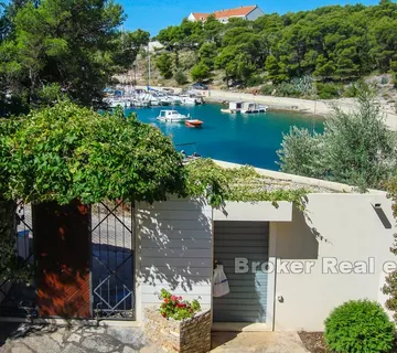 Šarmantna kuća u blizini mora - Brač, Brač