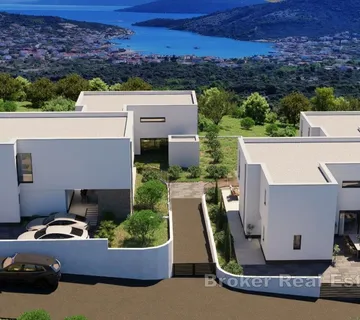 Atraktivno građevinsko zemljište s dozvolom i pogledom na more - Trogir