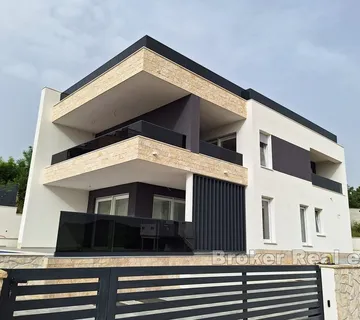 Novoizgrađena vila s pogledom na more - Ražanac
