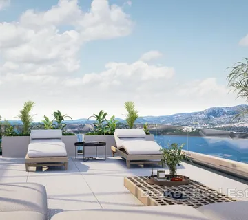 Izvanredan penthouse stan s krovnom terasom u prvom redu do mora - Žedno, Trogir