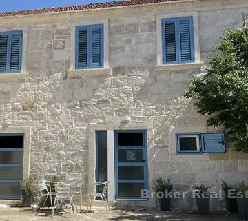 Stan u kamenoj kući - Korčula