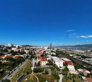 Trosoban stan s pogledom na more - Split