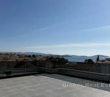 Prostrani dvoetažni stan na mirnoj lokaciji - Sibenik, Sibenik