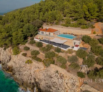 Jedinstvena kamena kuća u prvom redu do mora - Hvar