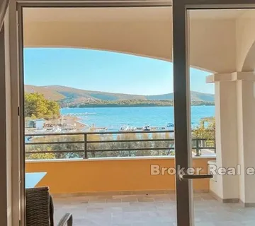 Apartmanska kuća u prvom redu do mora - Sibenik, Sibenik