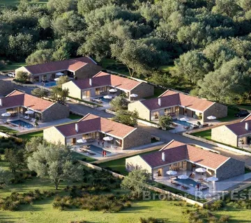 Više građevinskih parcela s projektima - Poličnik