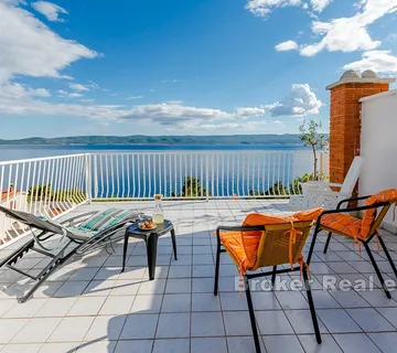 Apartmanska kuća s pogledom na more - Omiš