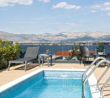 Moderna vila s bazenom i pogledom na more - Žedno, Trogir