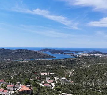Vrhunsko građevinsko zemljište s pogledom na more - Rogoznica