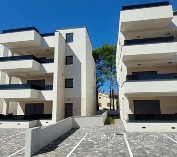 Luksuzni stan u centru i blizini plaže - Vir